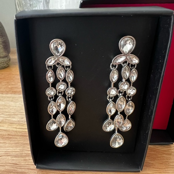 Beautiful Chandelier Earrings NWOT - Picture 3 of 3